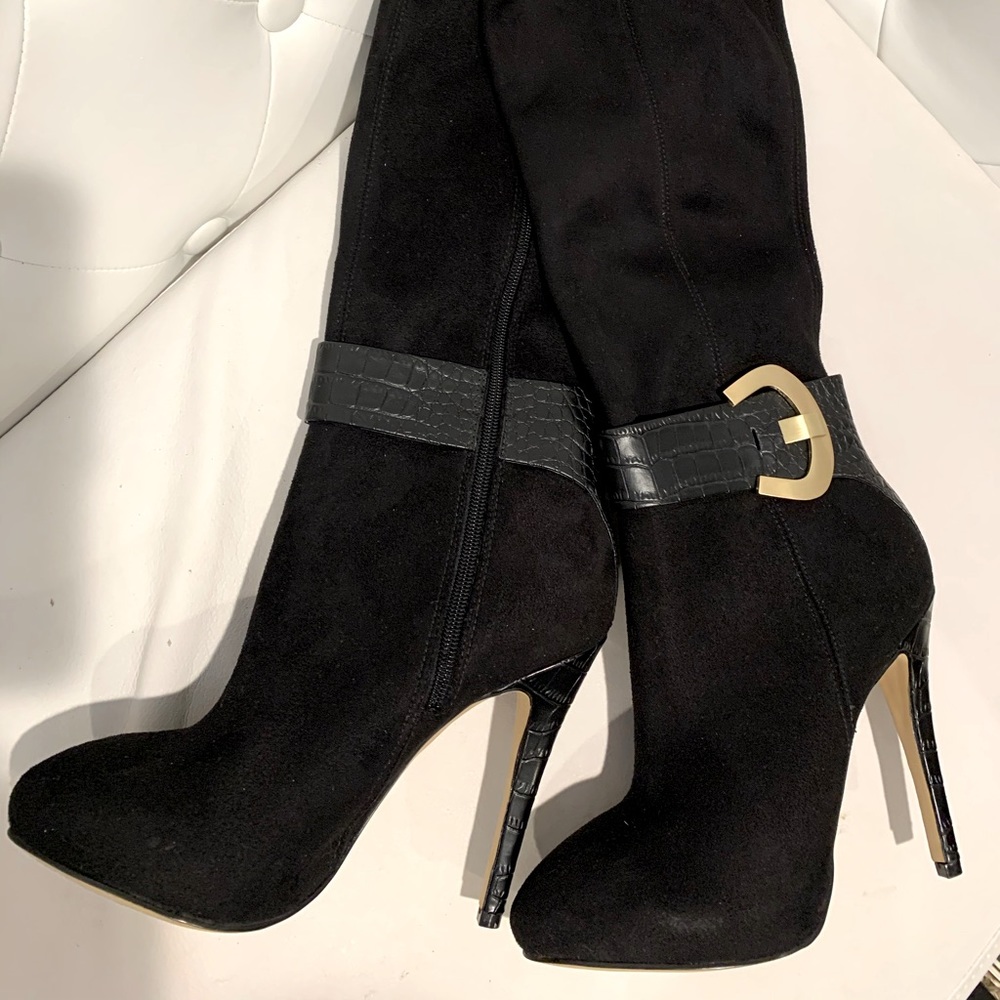 New Guess boots, black with large gold buckle